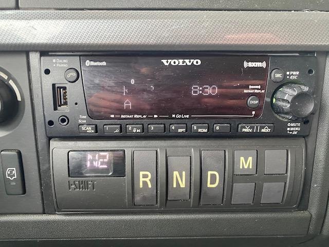 2023 Volvo VNR64T400-18