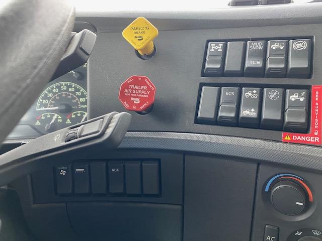 2023 Volvo VNR64T400-19