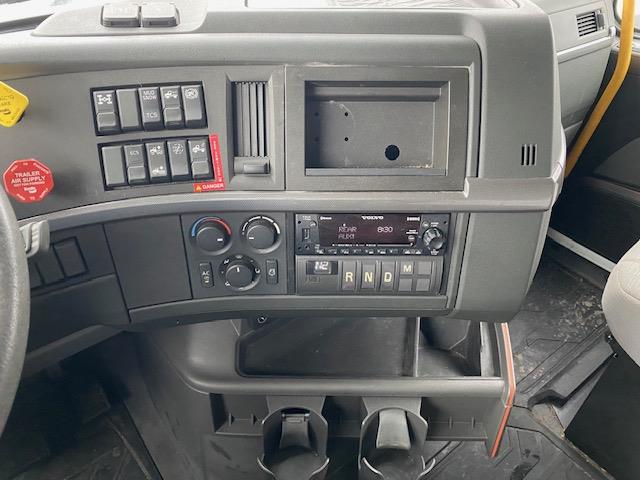 2023 Volvo VNR64T400-20