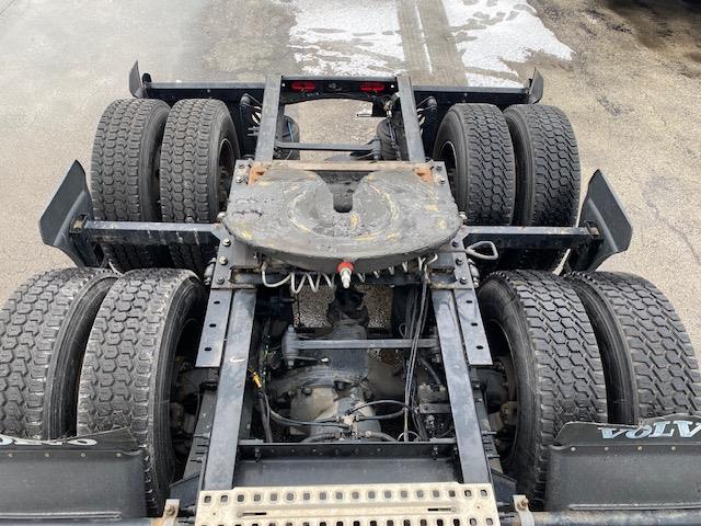 2023 Volvo VNR64T400-3