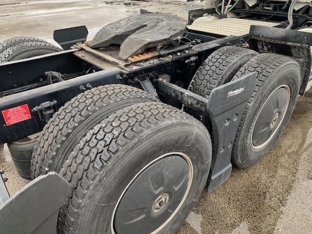 2023 Volvo VNR64T400-7