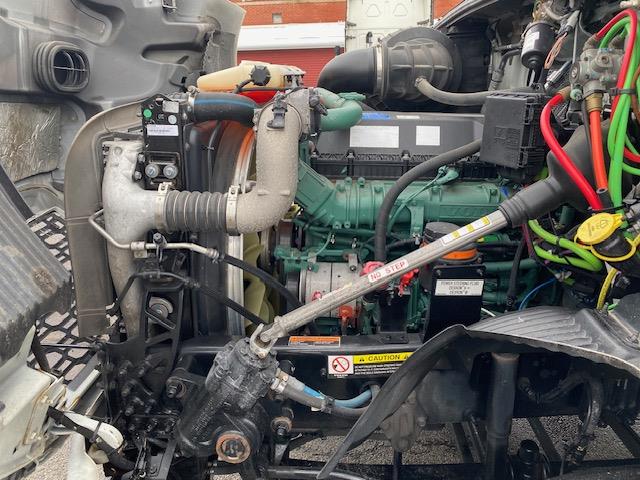 2023 Volvo VNR64T400-11