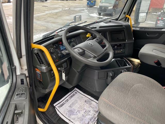 2023 Volvo VNR64T400-16