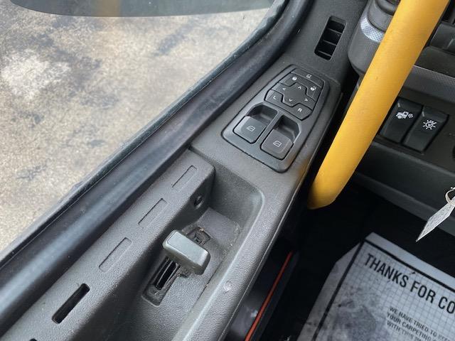 2023 Volvo VNR64T400-17