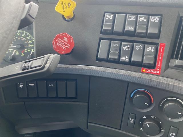 2023 Volvo VNR64T400-20