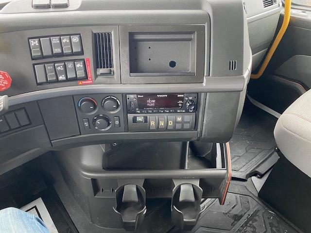 2023 Volvo VNR64T400-21