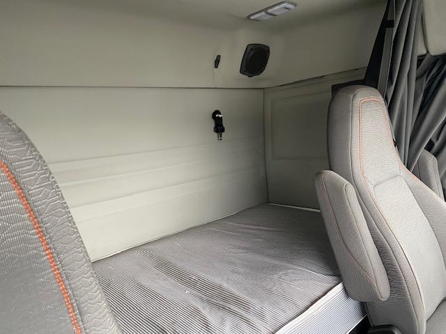 2023 Volvo VNR64T400-24