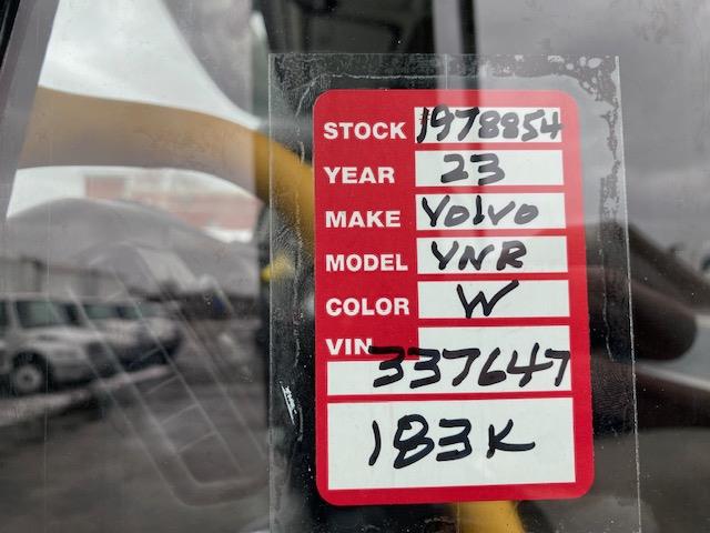 2023 Volvo VNR64T400-32