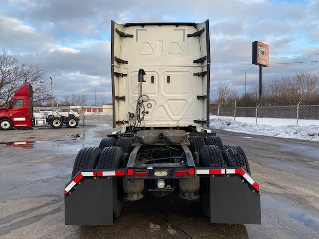 2020 Freightliner Cascadia-3