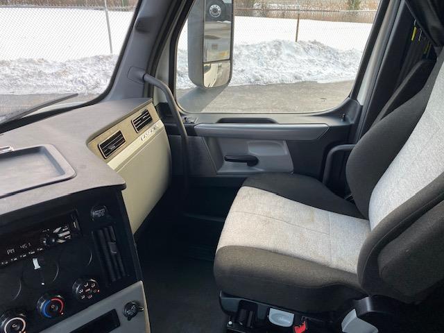 2020 Freightliner Cascadia-19