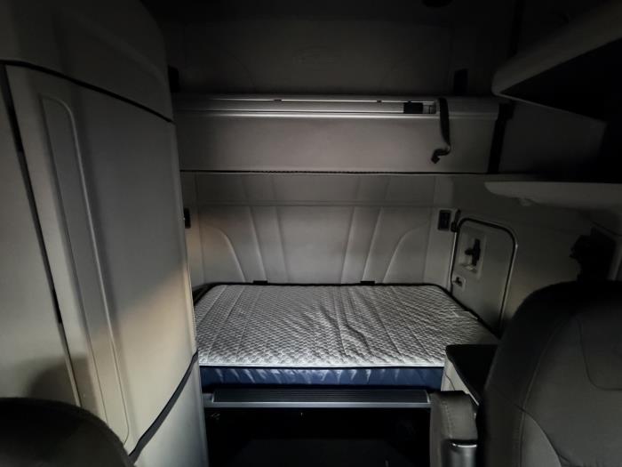 2022 Peterbilt 579-14