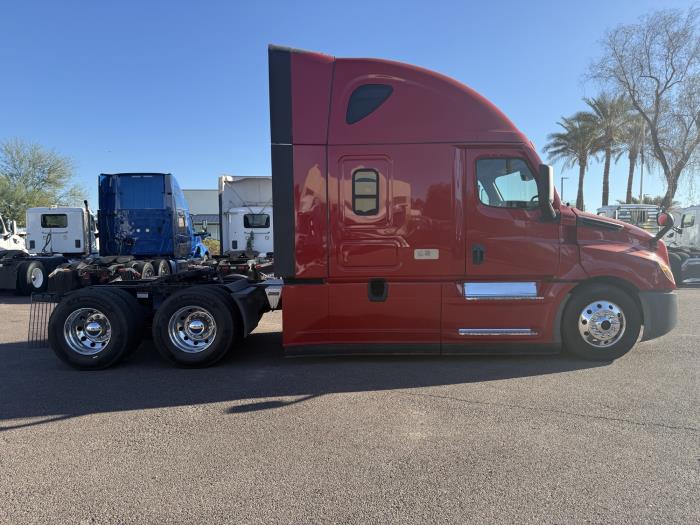 2022 Freightliner Cascadia-6