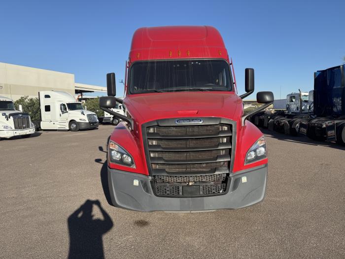 2022 Freightliner Cascadia-8