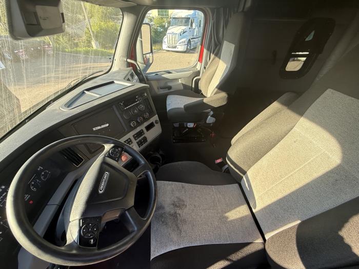 2022 Freightliner Cascadia-10