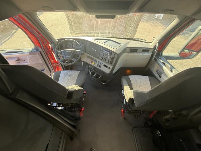 2022 Freightliner Cascadia-13