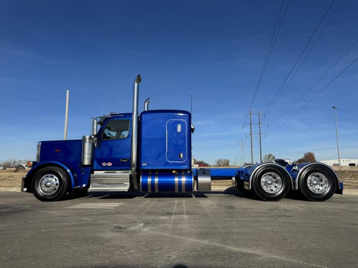 2026 Peterbilt 589-2