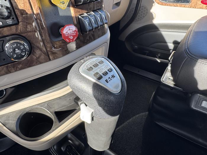 2026 Peterbilt 589-32