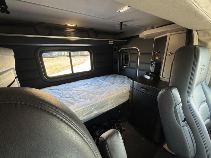 2026 Peterbilt 589-36