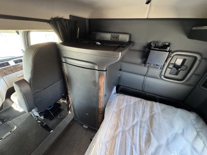 2026 Peterbilt 589-37