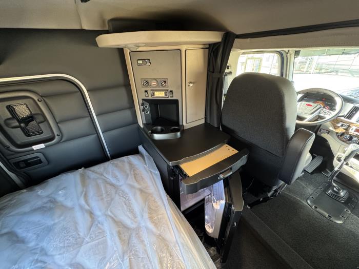 2026 Peterbilt 589-40