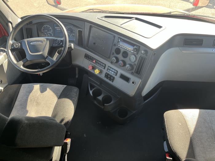 2022 Freightliner Cascadia-9