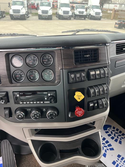 2026 Peterbilt 579-13