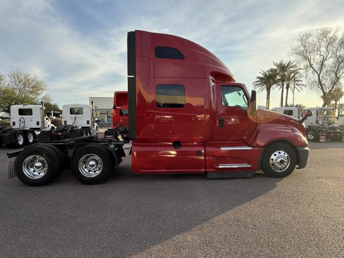 2022 International LT625-6