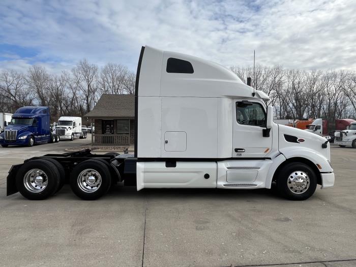 2022 Peterbilt 579-8
