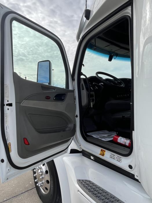 2022 Peterbilt 579-12