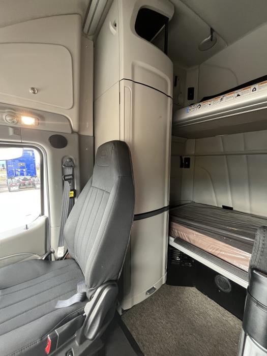 2022 Peterbilt 579-15