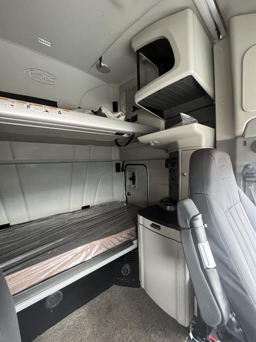 2022 Peterbilt 579-16