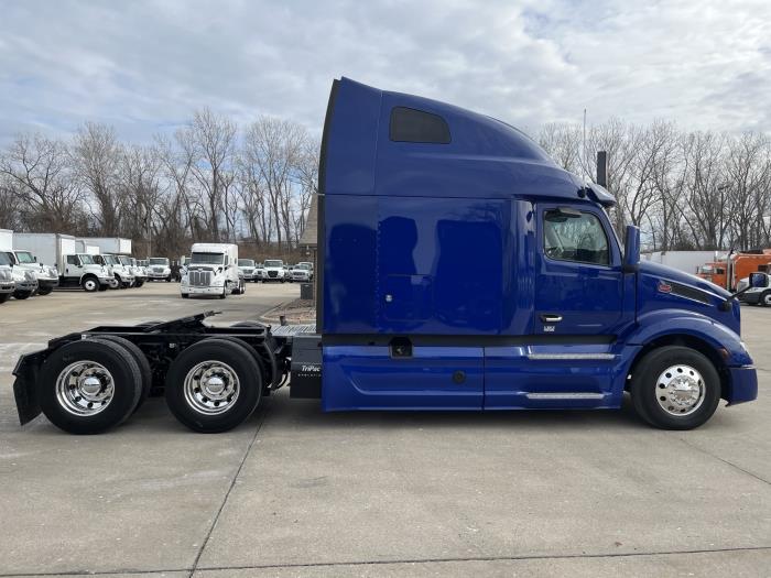 2022 Peterbilt 579-8