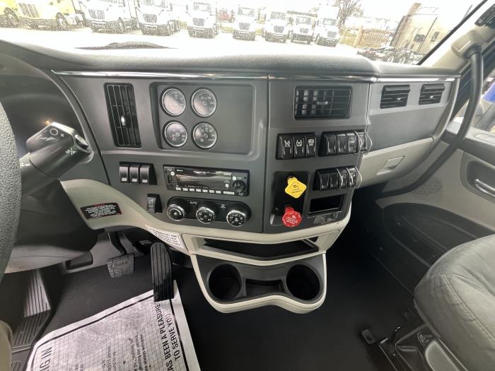 2022 Peterbilt 579-15