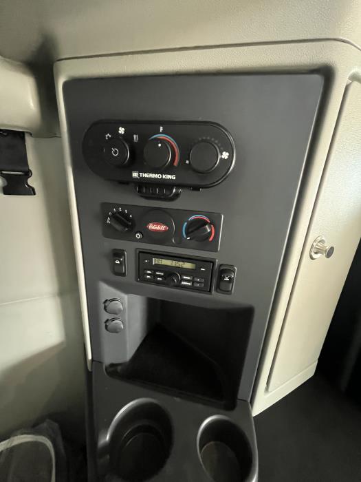 2022 Peterbilt 579-19