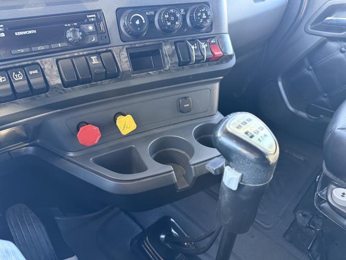 2022 Kenworth W990-6