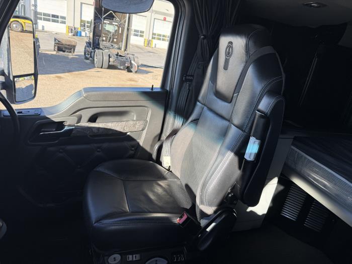 2022 Kenworth W990-8