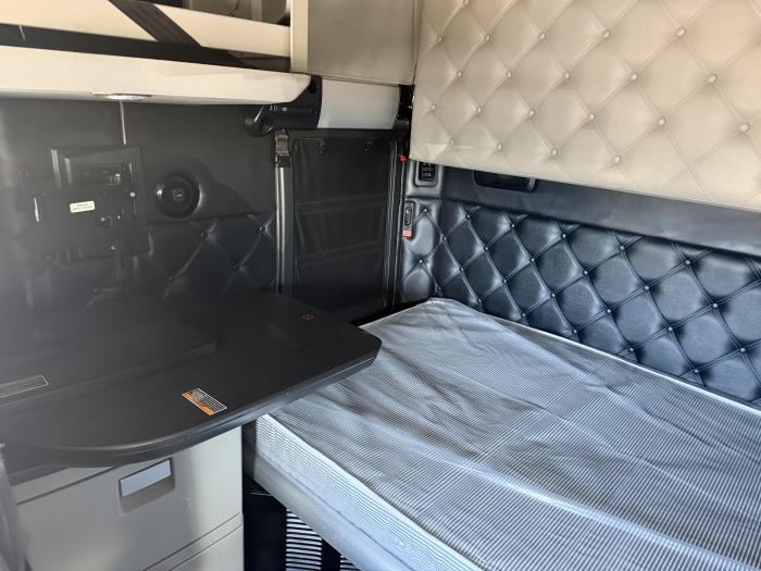 2022 Kenworth W990-11