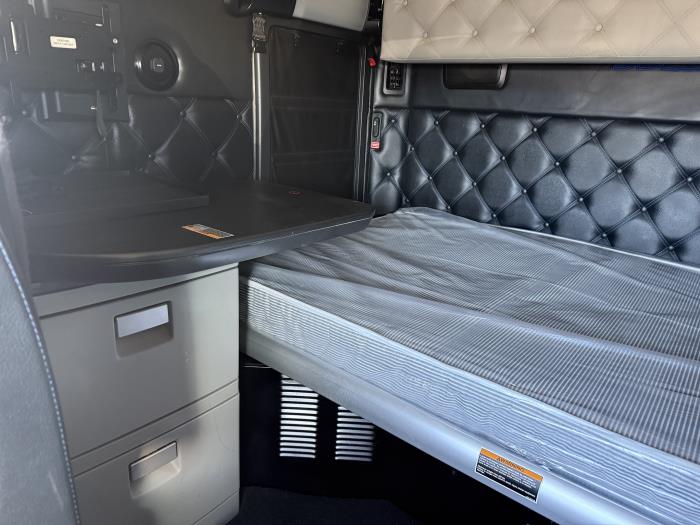 2022 Kenworth W990-12