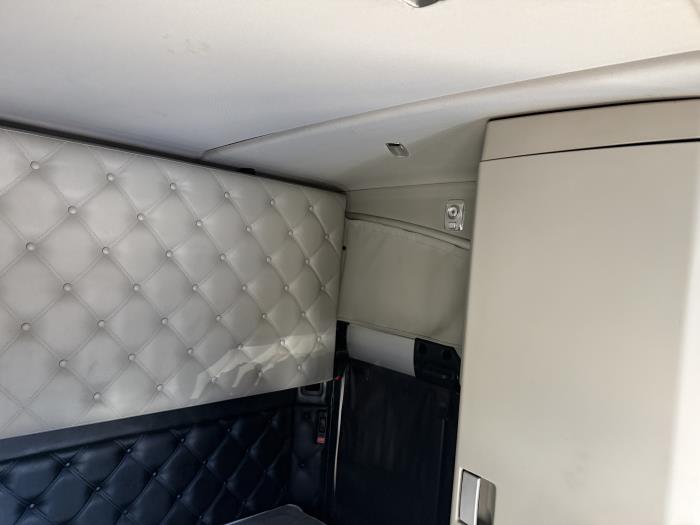 2022 Kenworth W990-13