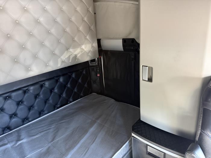 2022 Kenworth W990-14