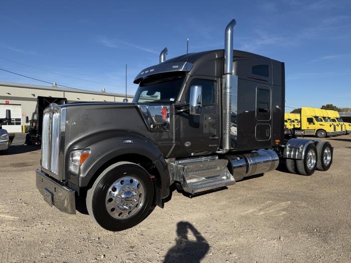 2022 Kenworth W990-1