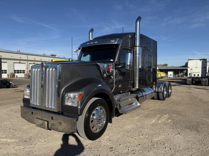 2022 Kenworth W990-24