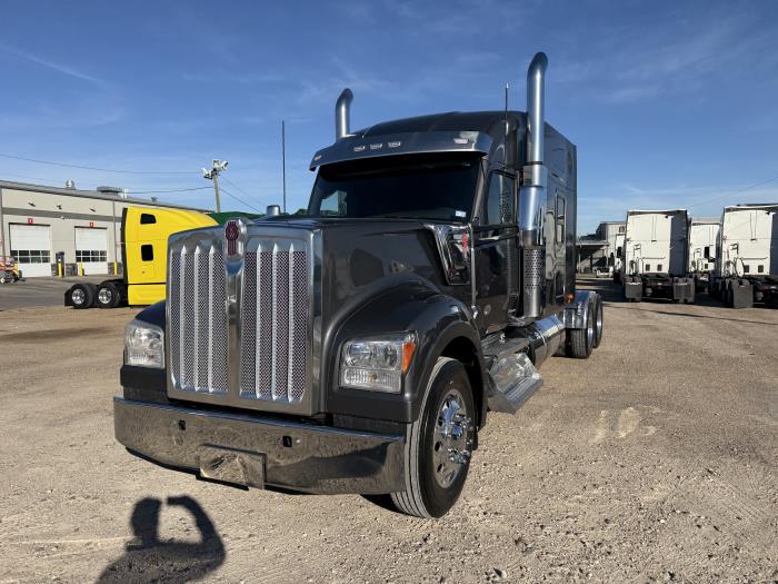 2022 Kenworth W990-25