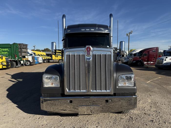 2022 Kenworth W990-27