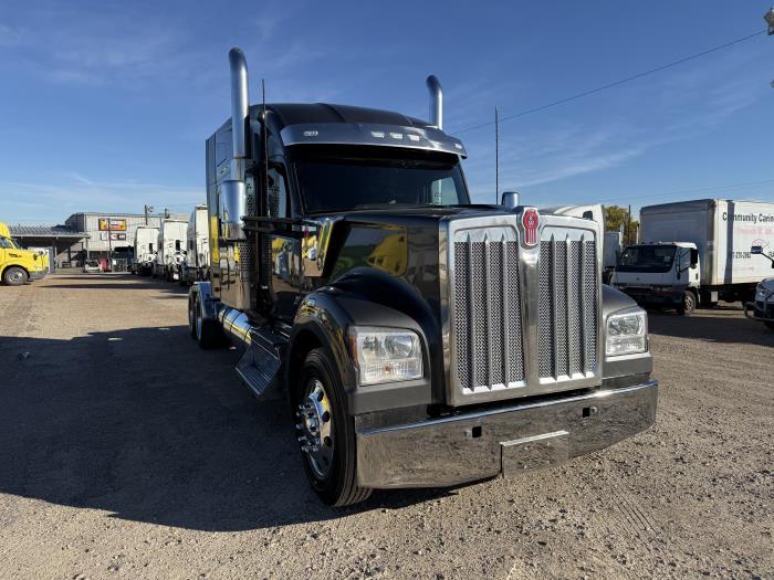 2022 Kenworth W990-29