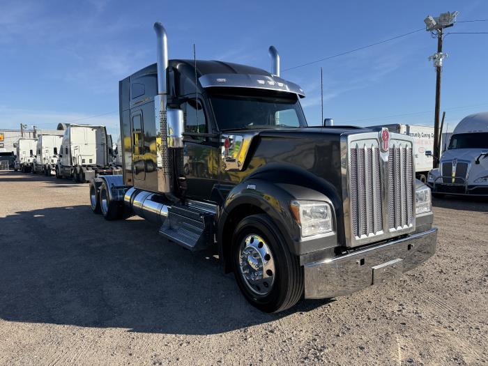 2022 Kenworth W990-30