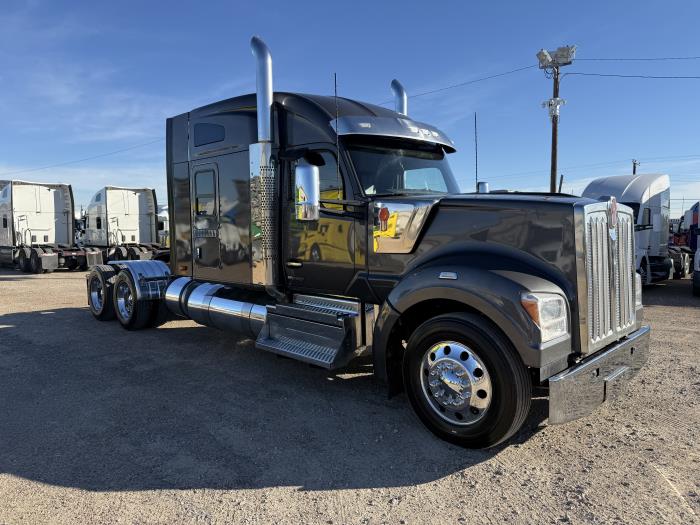 2022 Kenworth W990-2