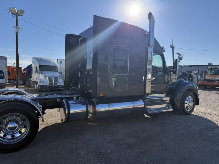 2022 Kenworth W990-34