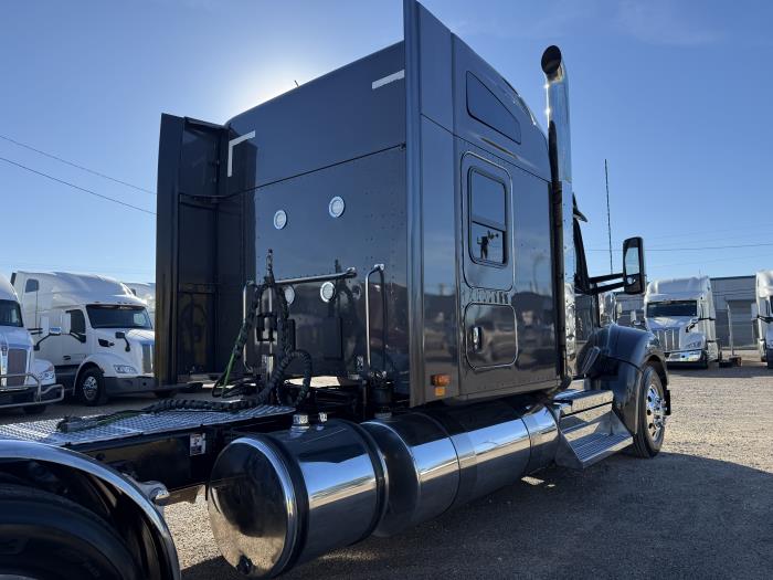 2022 Kenworth W990-3