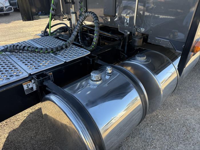 2022 Kenworth W990-36